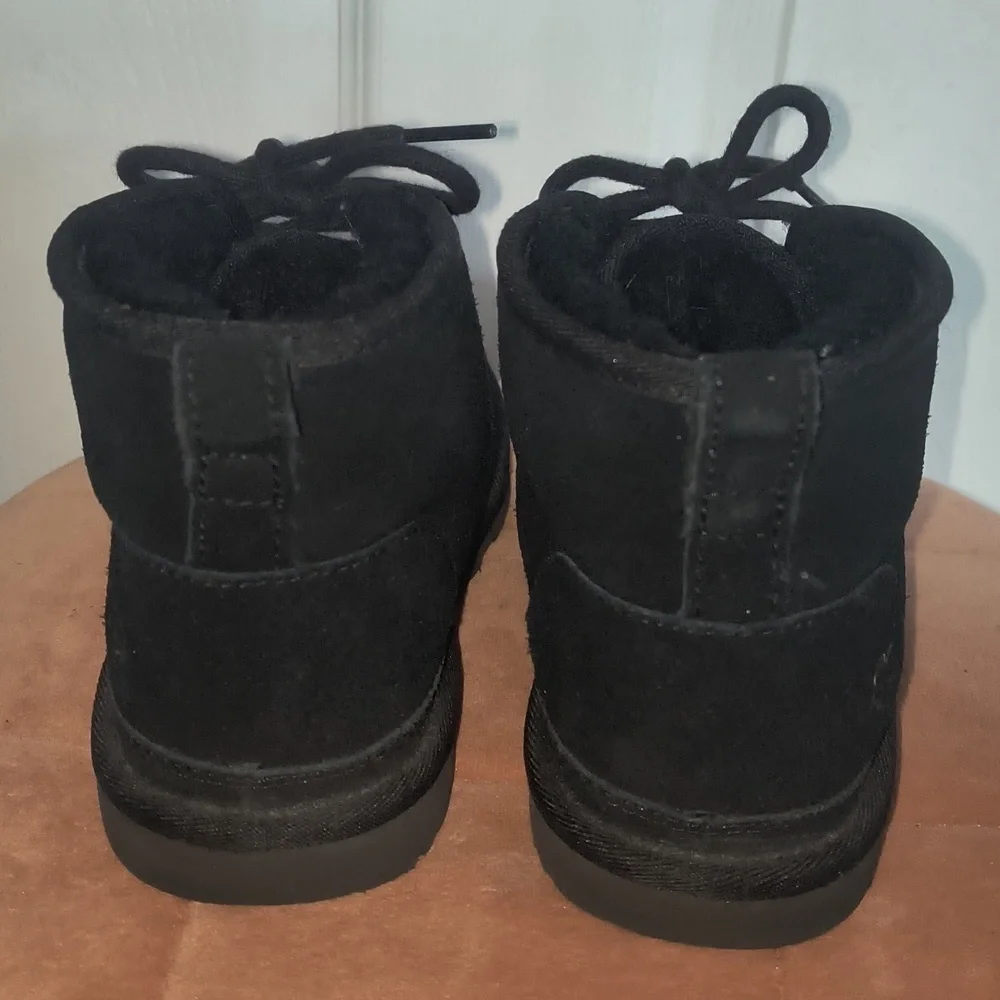 UGG Neumel II Boot Size 3 Kids